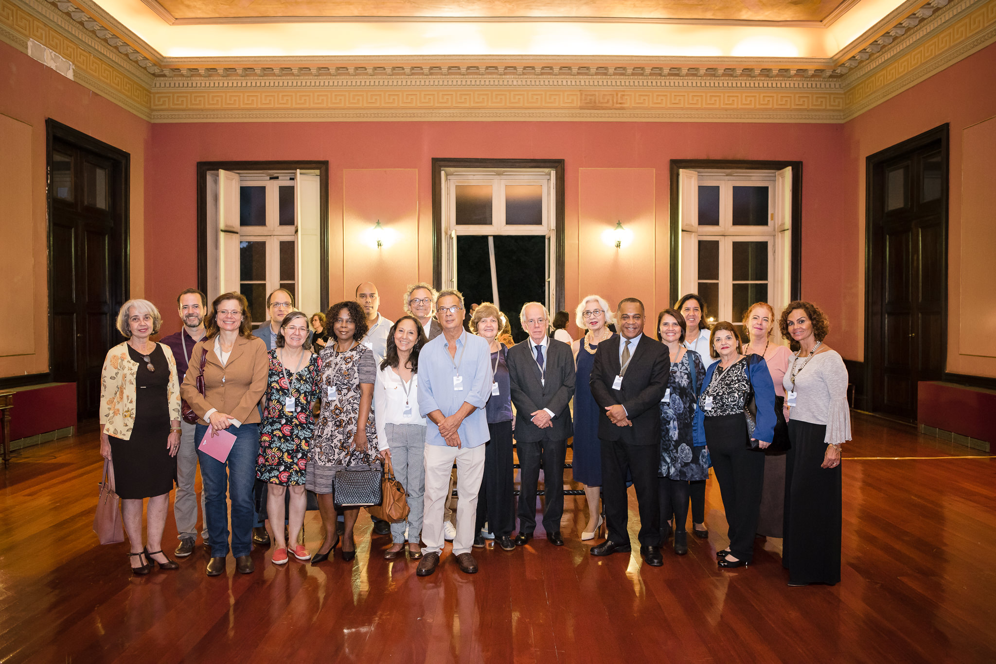 Membros do Comitê Memória MoWBrasil e representantes de instituições custodiadoras de acervos - foto por Rafael Reigoto, da Escola de Música da UFRJ